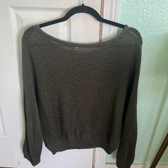 Selling a light weight, green sweater. Size is S but slightly oversized. - Picture 2 of 2